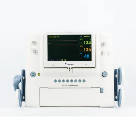 Kardiotokograf Bistos BT-350 z 7-calowym kolorowym wyswietlaczem TFT LCD (800x480). Aparat KTG do monitorowania tetna plodu i skurczow macicy z pamiecia 450 godzin badan. Dystrybutor Medica 91, Poznan.
